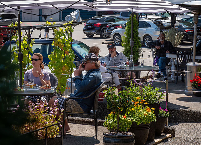 Dining Canoe Cove Marina